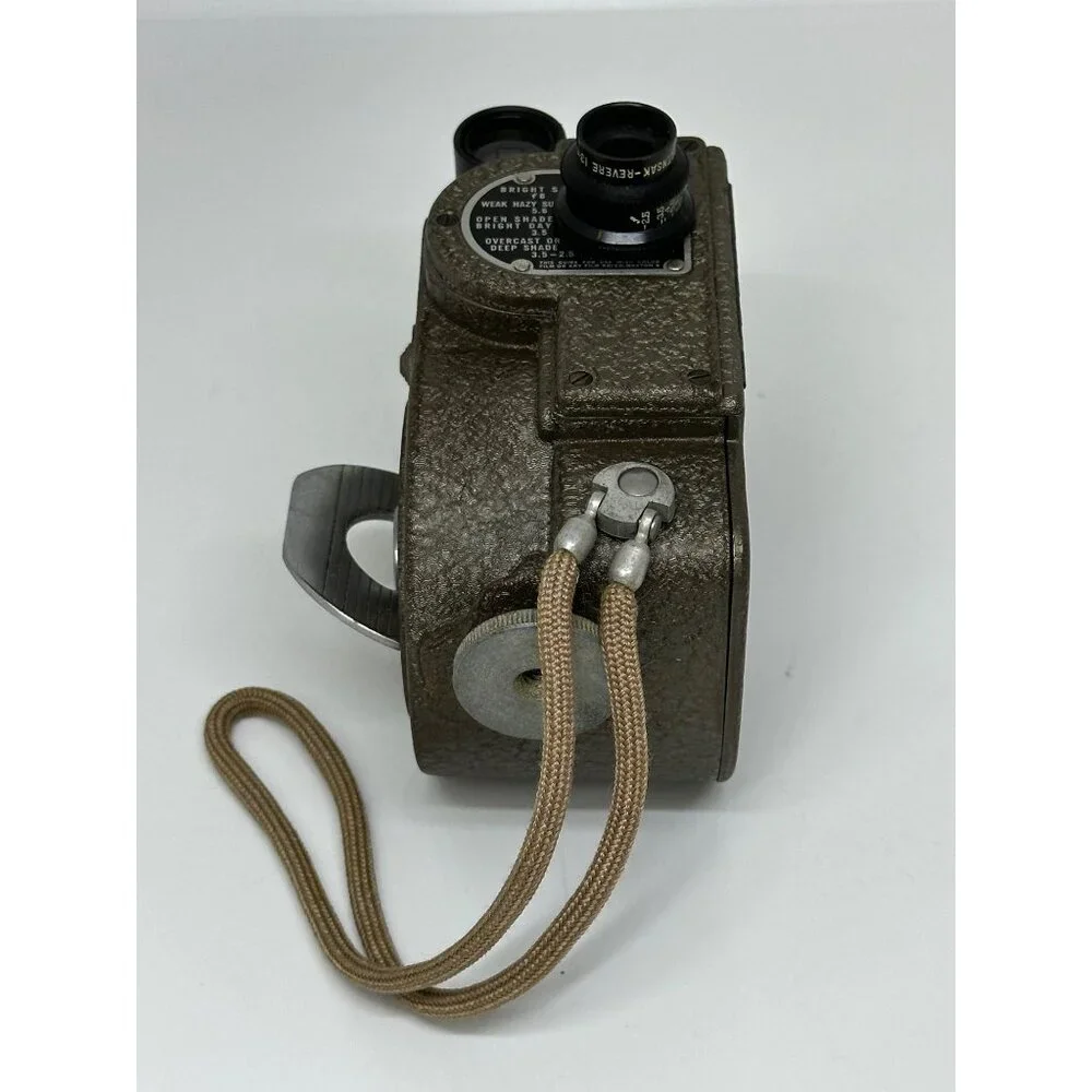 VTG 1940 Revere Eight Model 88 8mm Movie Turret Cine Camera Film Collectible USA - Picture 3 of 10